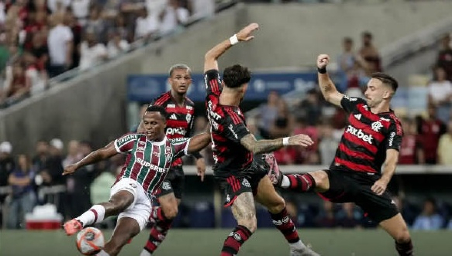 Flamengo vence Fluminense no primeiro capítulo da final do Carioca